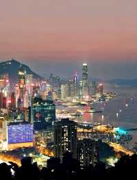 Sunset in Hong Kong is pure magic - Skyscrapers glow and the sky burns gold