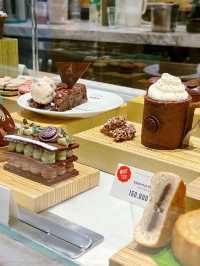 Bean to bar brilliance — indulge in Vietnam’s finest chocolate experience at Maison Marou Saigon! 🍫