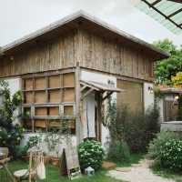 CLAY WOOD คาเฟ่สไตล์โฮมมี่ ย่านศรีนครินทร์