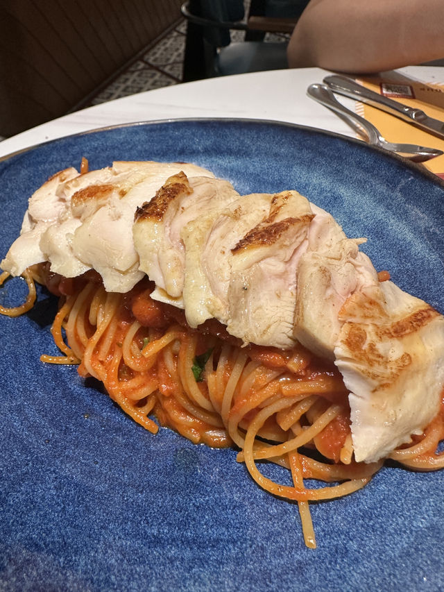 🍕 Custom Pizza, Tender Chicken at Mozza by Cocotte - Central Chidlom
