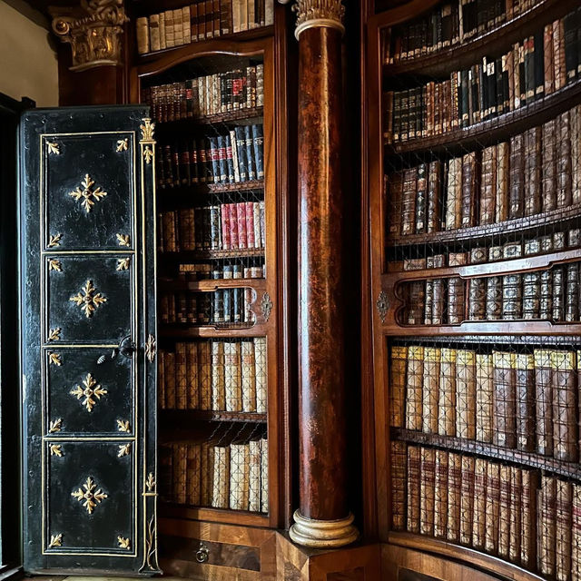 Step Into a Literary Paradise: The Abbey Library of Saint Gall – Switzerland’s Oldest Treasure