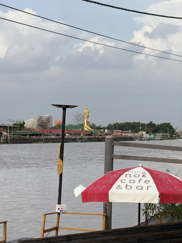 นั่งเรือข้ามฟากไปนอนโฮมสเตย์ริมแม่น้ำ🛶🤭