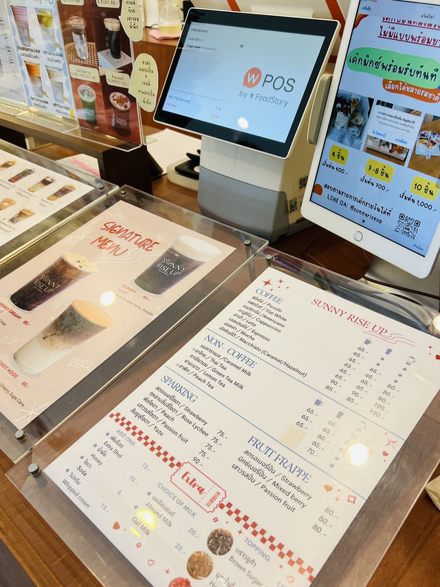 คาเฟ่สไตล์มินิมอล SUNNY RISE UP CAFE