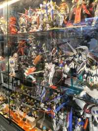 Mutant Book Base - Bookstore & Anime Figure Collector