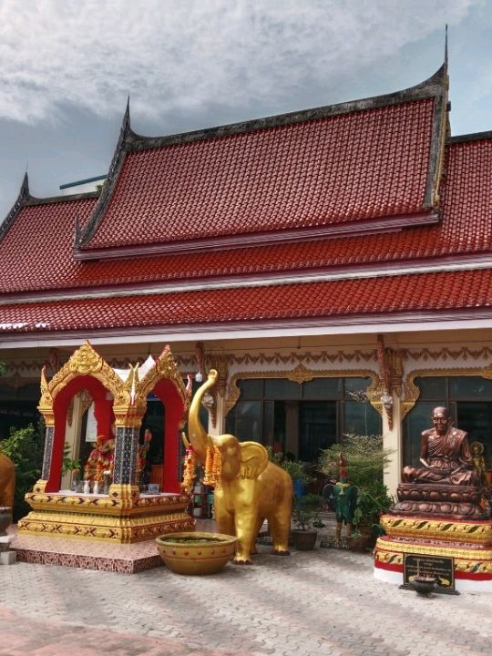 ชมความงามของพระนอนองค์ใหญ่ วัดหาดใหญ่ใน