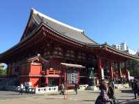 清晨沒有遊客到訪的 ….淺草 雷門寺  