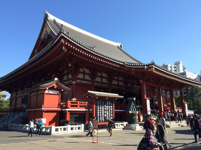 清晨沒有遊客到訪的 ….淺草 雷門寺  