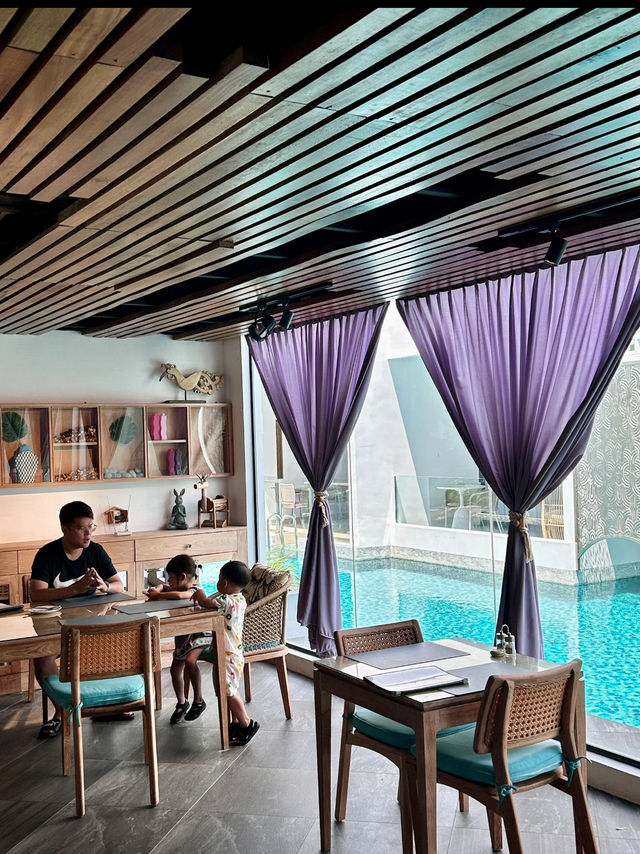 🇲🇾 Langkawi’s Most Chill Poolside Restaurant 🌿☀️