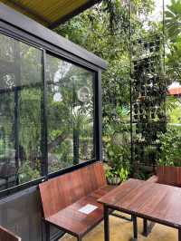 พักใจ เน้นชิลล์ ชิมหวานที่ร้าน ‘บ้านรถเขียว’ 🌿☕