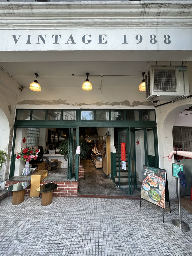  Vintage 1988 – คาเฟ่วินเทจสุดชิคใจกลาง Chinatown