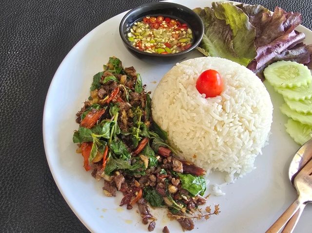 อิ๊กซ์ฟอร์เรสเต้ (ix foreste’) ร้านในป่า ริมถนนใหญ