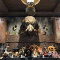 ร้านหัวหมู (Hog’s Head Phuket / Mad Hog Tavern