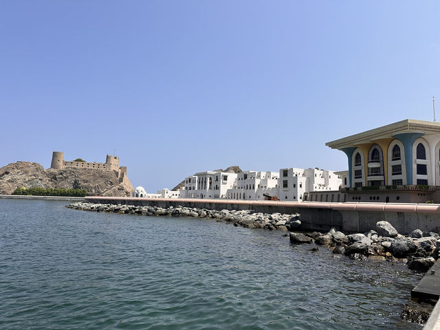 【Al Jalali Fort／アル・ジャラリ要塞｜ムトラ湾を見守る“海辺の防御要塞と時の記憶”】