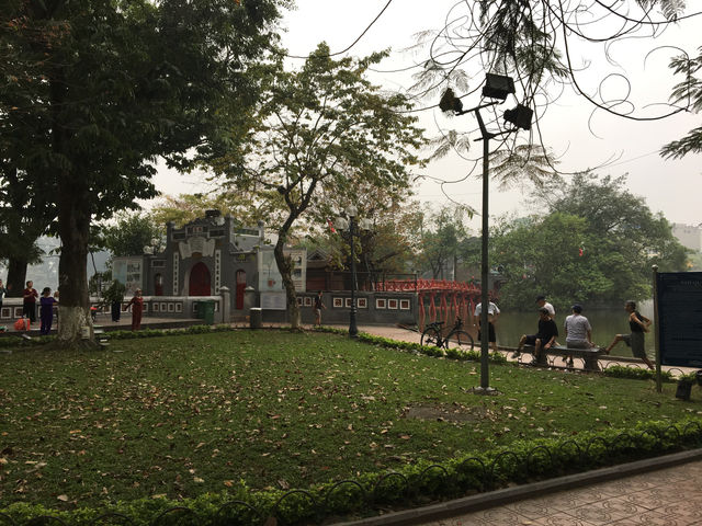 🌿 Serenity in the City: Hoàn Kiếm Lake + Cake & Coffee by the Water