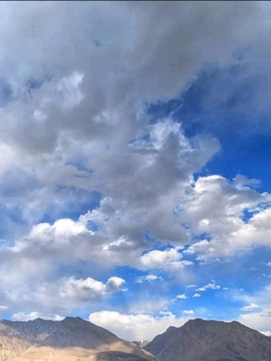 🏞️ Nubra Valley – The Desert in the Sky 🌄🐪