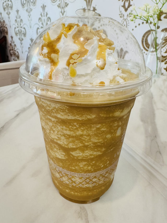 Savor the Sweet Life at Luxcious Café