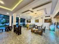Chill by the Lake at Mealia Café