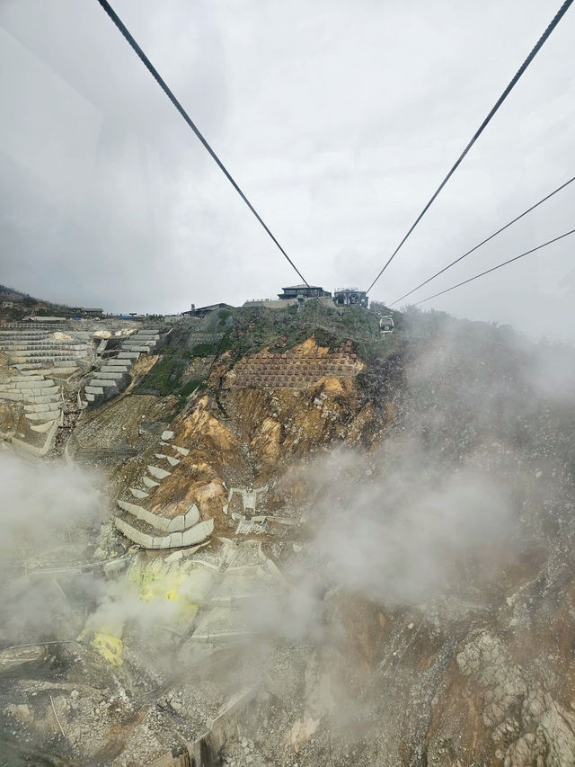 箱根必吃黑蛋在這！搭纜車賞地熱景超震撼🚡