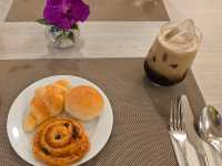 รับความสดชื่นของวันใหม่กับ Movenpick Suriwongse