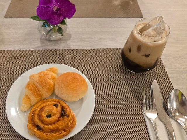 รับความสดชื่นของวันใหม่กับ Movenpick Suriwongse