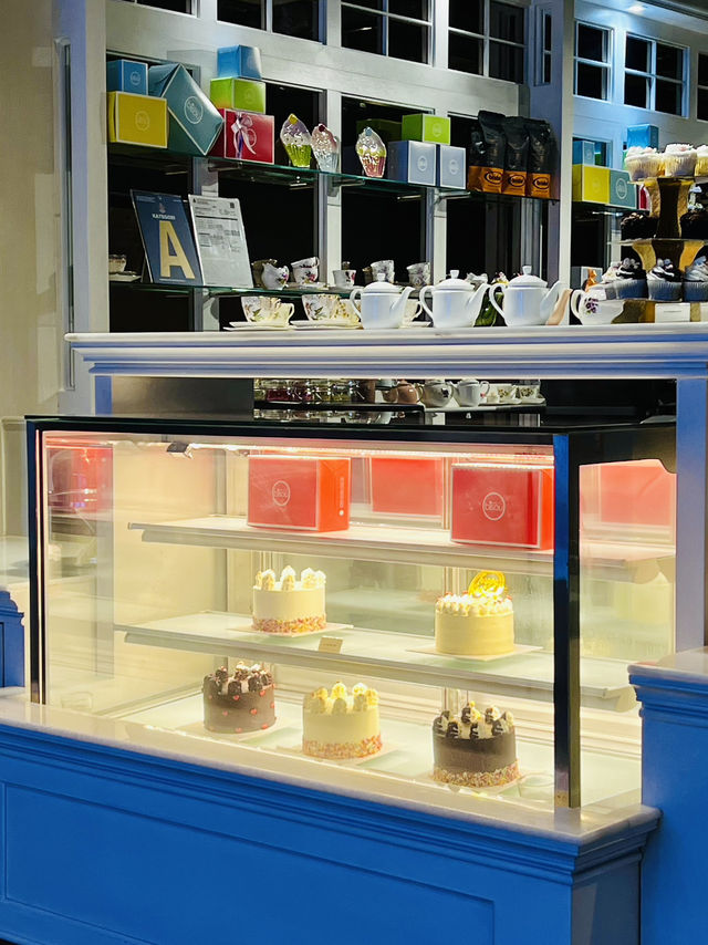 A Little Kiss of Sweetness – Only at Bisou