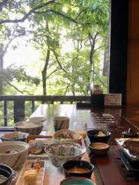 《伊豆高原/宿》自然に囲まれ、懐かしさ感じる宿
