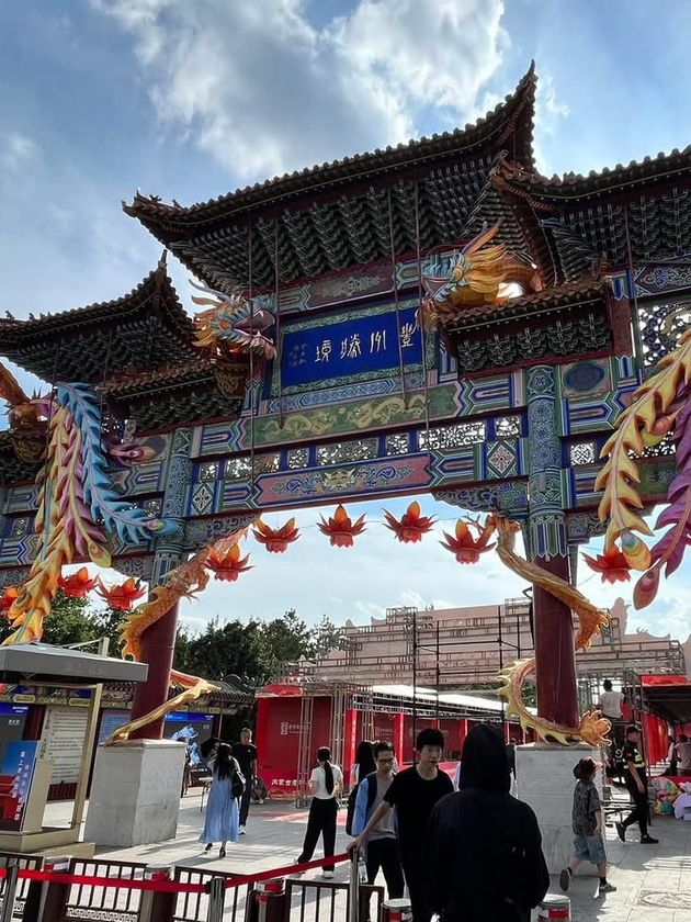 📿 席力图召 Xilituzhao Temple – Hohhot’s Grand Lama Temple Across from Dazhao