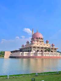 Putra Mosque, Putrajaya – A Modern Marvel with Traditional Charm