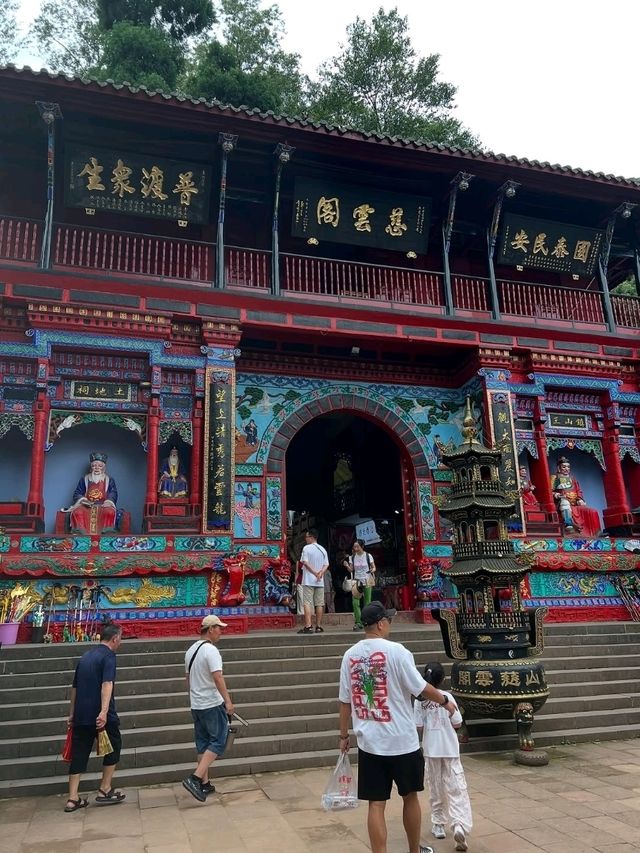 Qingchengshan Is Like Walking Into a Peaceful Kung Fu Movie