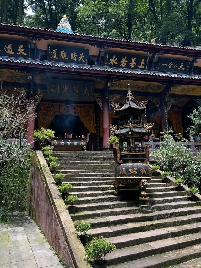 Qingchengshan Is Like Walking Into a Peaceful Kung Fu Movie