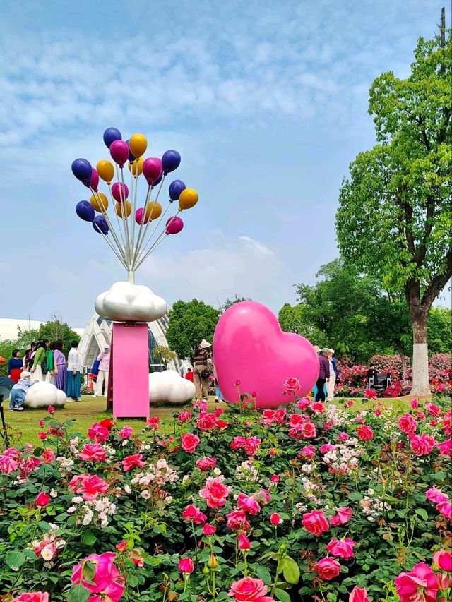 Baima Lake Park – Hangzhou’s Lakeside Oasis of Art & Nature