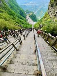 999 Steps to Glory: Journey to Tianmen Cave