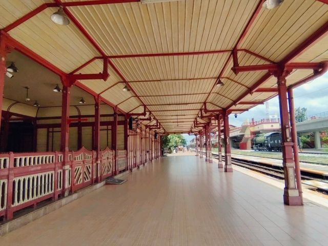 ย้อนวันวาน: สถานีรถไฟหัวหินเก่าชมพลับพลาที่ประทับ 