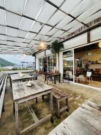 Take a rest คาเฟ่ริมทะเล จันทบุรี นั่งเพลินทั้งวัน