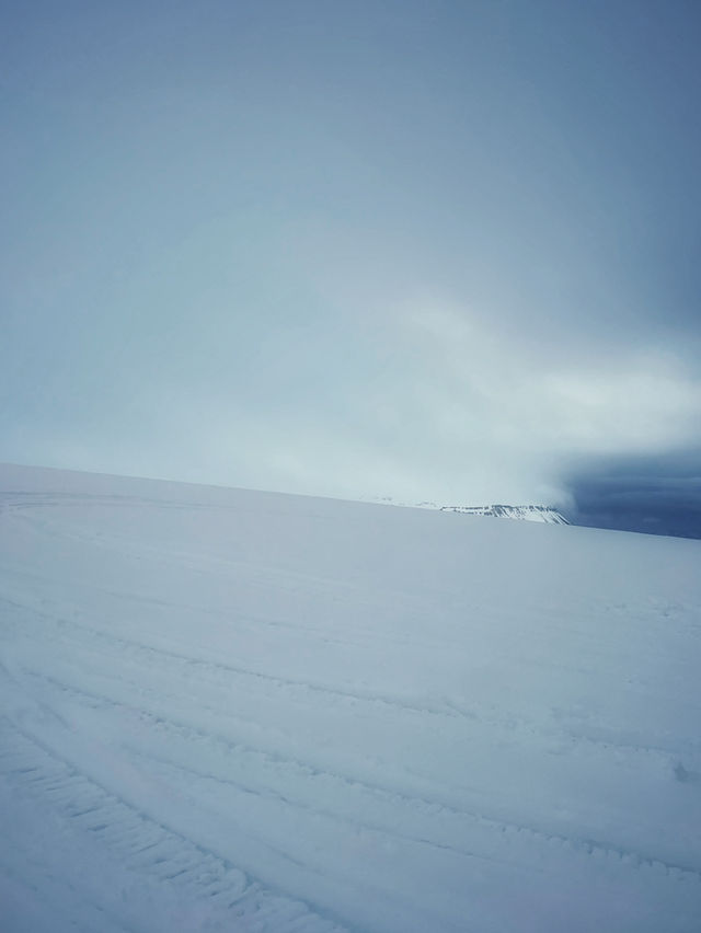  Langjökull Glacier-雪山上玩Snow Mobile