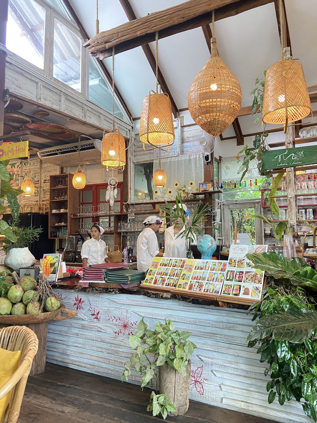เช้าวันสดใส ที่ “ชบา ชไบ” คาเฟ่ คลอง 3