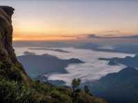 สัมผัสทะเลหมอกและแสงแรกของวัน 🌅✨ ที่ภูชี้ฟ้า