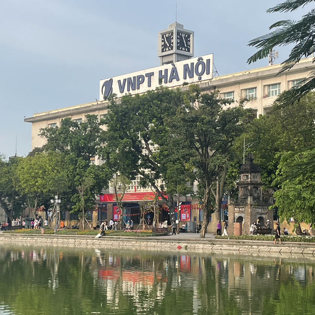🐢✨ Hoàn Kiếm Lake – หัวใจของฮานอย 