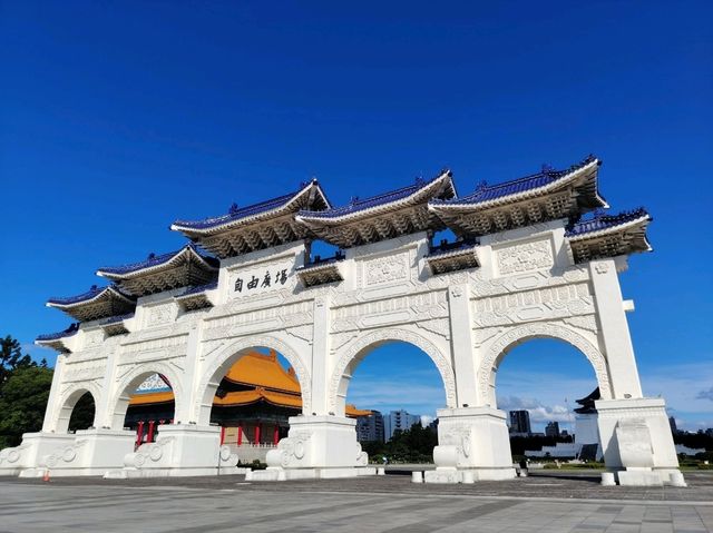 Chiang Kai-Shek Memorial Hall – Taipei’s Iconic Landmark 🏯✨