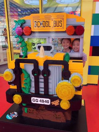 A happy stacking world for LEGO fans 🧱