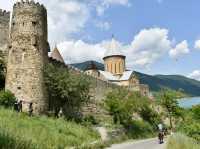 🏰✨ Ananuri Castle: A Fairytale by the Aragvi River ✨🏰