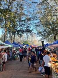 ตลาดนัดริมทะเล ปากน้ำหลังสวน – ชิลล์บรรยากาศทะเล