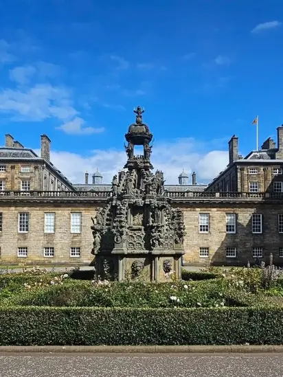 Holyrood Palace & Abbey : Royal Elegance and Timeless Ruins