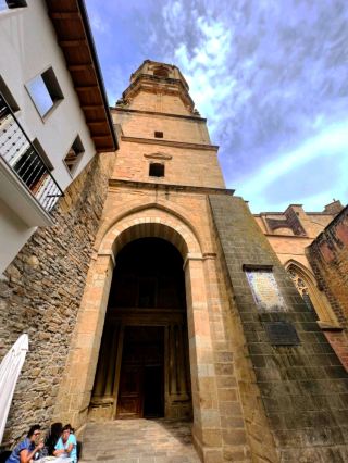 역사와 예술이 어우러진 성당 여행