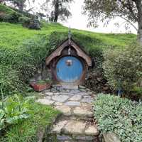 🏡 Hobbiton Movie Set: Step Into Middle-earth's Most Magical Village! 🌿