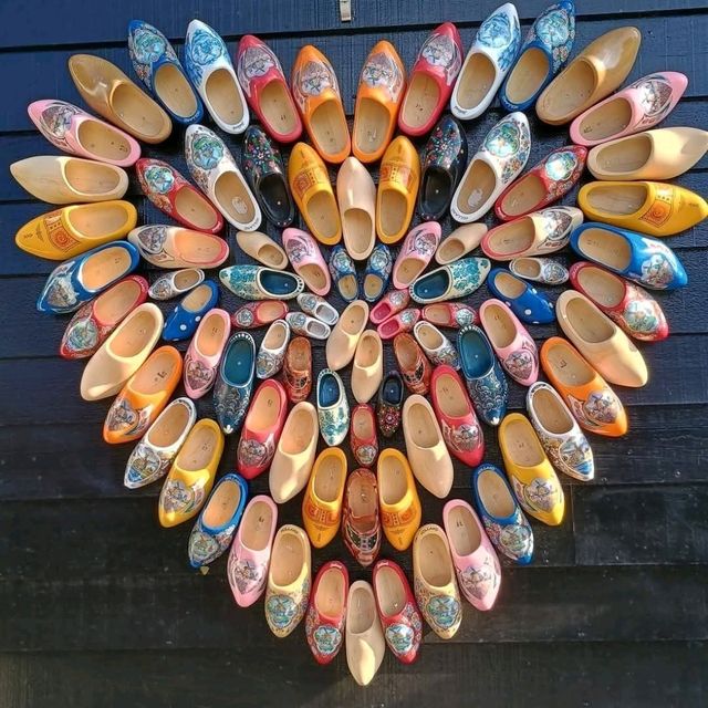 👞“Clogs and Windmills — A Fairytale Walk Through Zaanse Schans” 👞“Clogs and Windmills — A Fairytale Walk Through Zaanse Schans”