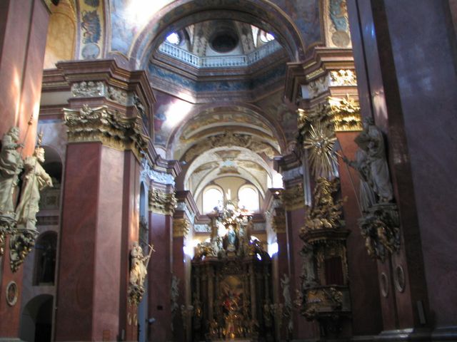Olomouc’s UNESCO Gem Shines in Moravian Splendor 🏛️✨
