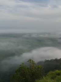 🌤️🌿 เขาเร่ สะเดา – วิวหมอกยามเช้าใกล้หาดใหญ่!