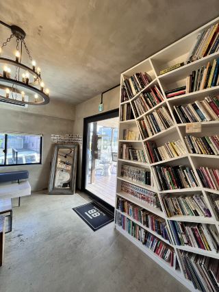 이즈 오오시마의 북카페에서 여유로운 스테이｜Book Tea Bed