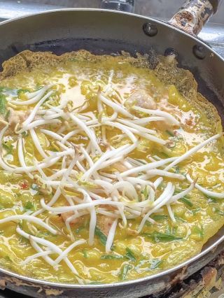 Nha Trang's life-changing banh xeo that spice haters will fall in love with✨